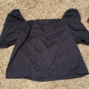 FINLEY black top that can be worn on the shoulder or off